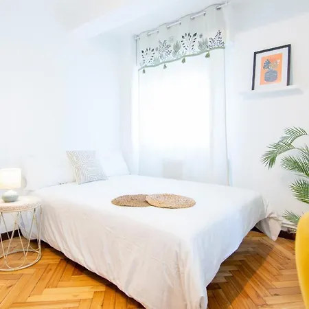 Apartment Santiago -4 *